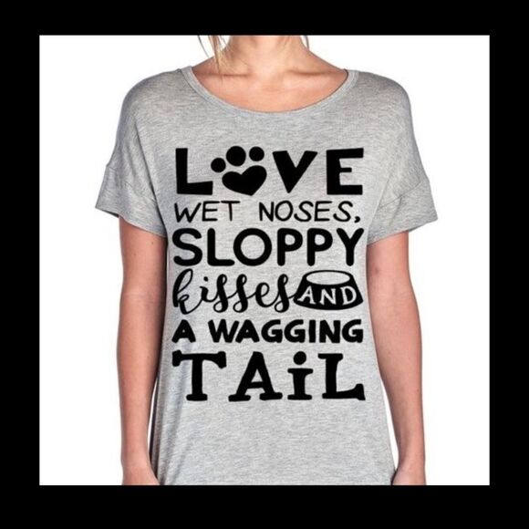Love wet‎ noses sloppy kisses and a wagging tail T-shirt - Picture 1 of 2